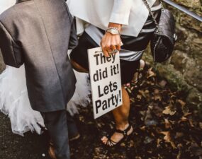Choosing the Perfect Wedding Reception Entertainment: DJ vs. Live Band