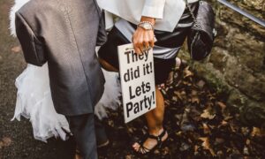 Choosing the Perfect Wedding Reception Entertainment: DJ vs. Live Band